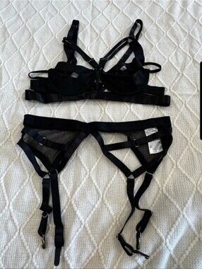 Black Strappy Lingerie Set Bra Garter Belt Mesh Boutique Size Large